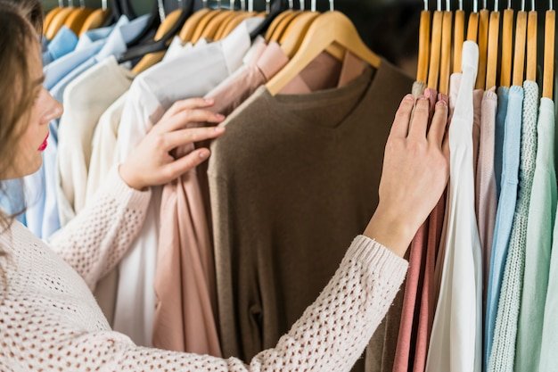 Shop Women’s Clothing Like a Pro: Expert Advice for Fashion Enthusiasts